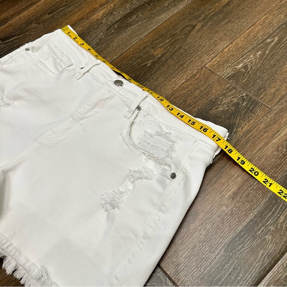 Good American Good '90s High Waist Denim Cutoff Shorts Size 12/31 White - Picture 5 of 12